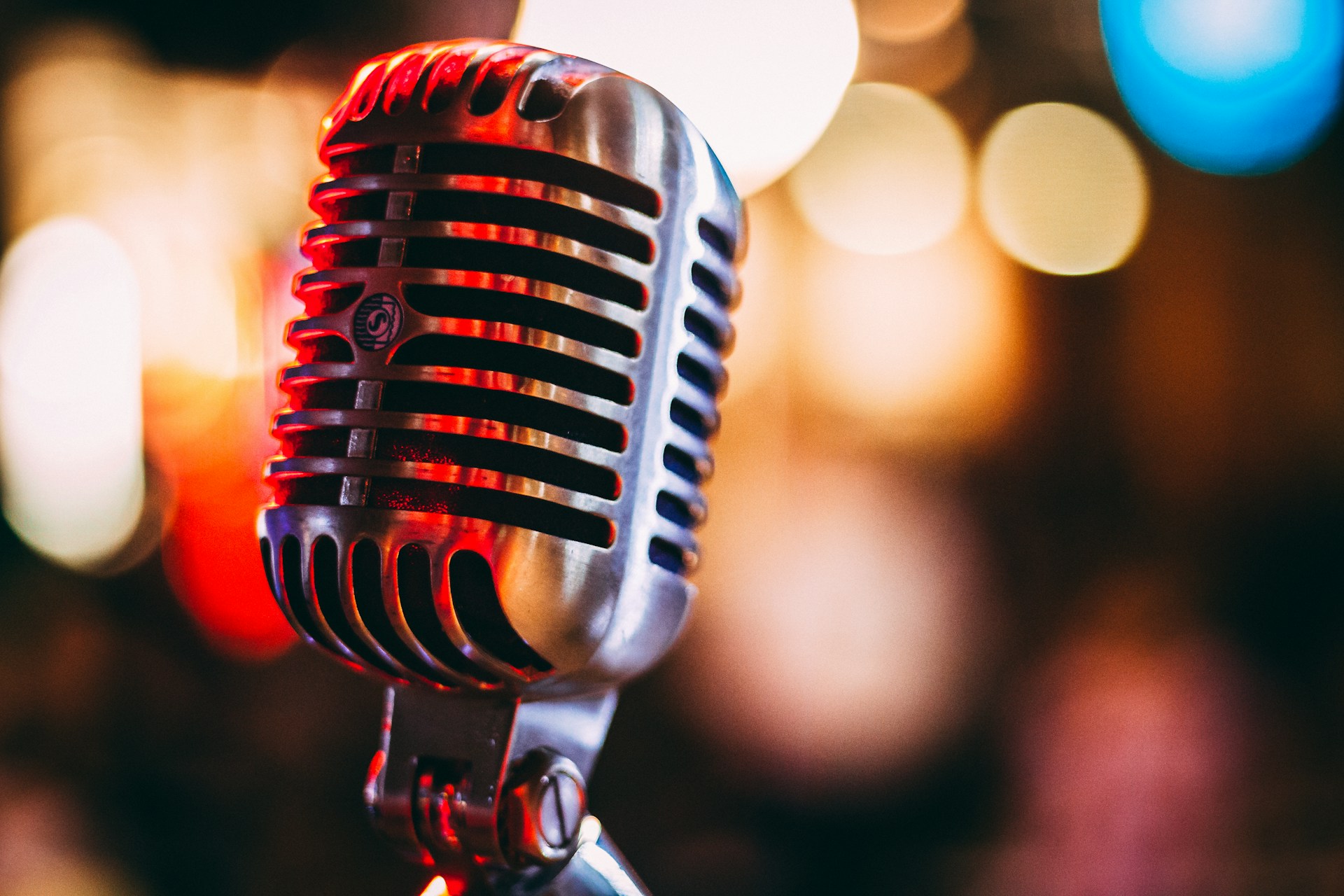 Microphone setup for voice recording in studio environment