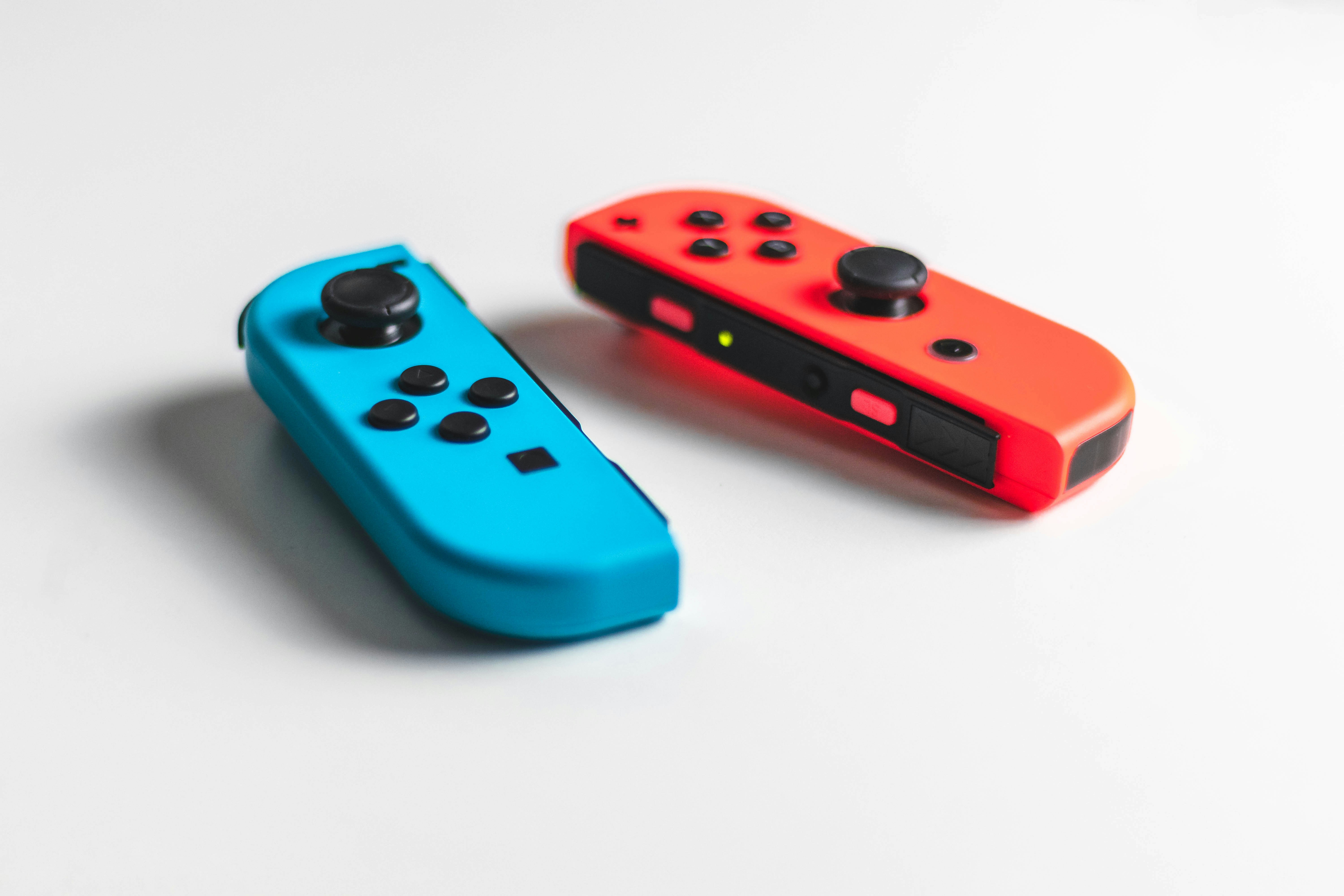 Red and blue Nintendo Switch controllers